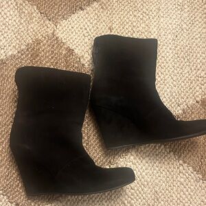 Chic Black Suede Wedge Boots